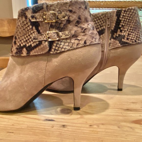 Vaneli Tan Suede Stiletto Ankle Boots | Size 9N with Python Print - Picture 5 of 6